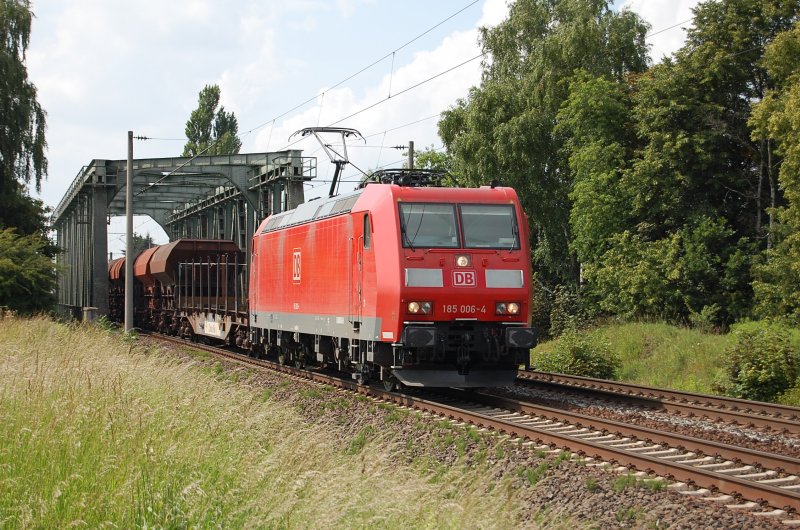 185 006-4 am 16.06.2009 nach berquerung des Mittellandkanals bei Peine