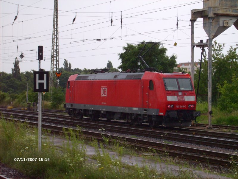 185 008 rollt in Frankfurt/Oder solo richtung Oderbrcke.11.07.07