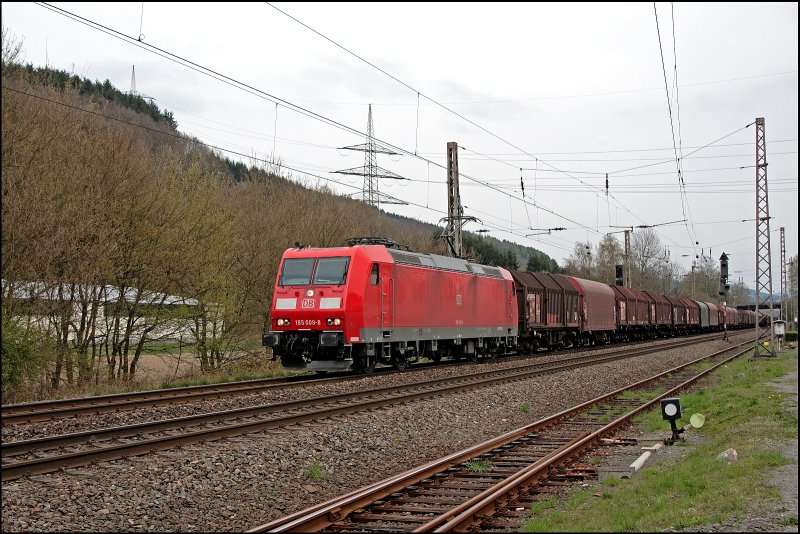 185 009 von DB SCHENKER ist am Nachmittag des 21.04.2008 fr die Bespannung des 52296 von Finnentrop nach Hagen eingeteilt und wird bei der Ausfahrt aus Plettenberg auf den Chip gebannt.
