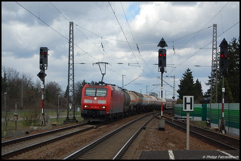 185 014-8 durchfhrt am 25.03.08 mit einem gemischten Gterzug Waghusel mit Fahrtrichtung Sden (Rheintalbahn, KBS 702).