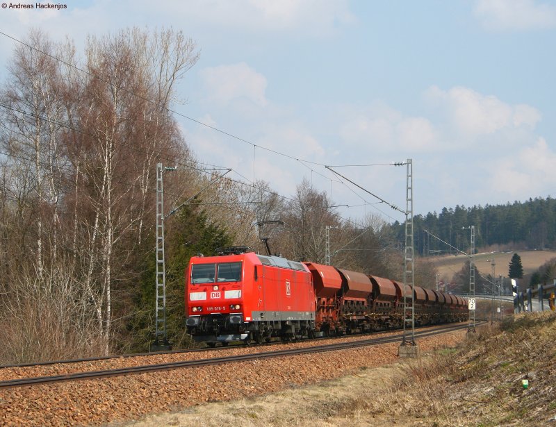 185 018-9 mit dem CFN 63026 (Villingen- Ludwigshafen) am km 70,0 6.4.09