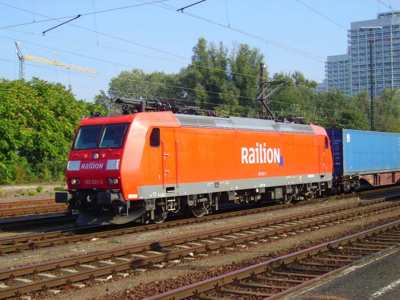 185 021 am 10.10.06 in Ludwigshafen Oggersheim.