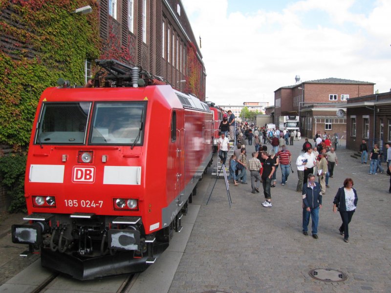 185 024-7 aus Mannheim beim Tag der offenen T�r im AW Dessau.
