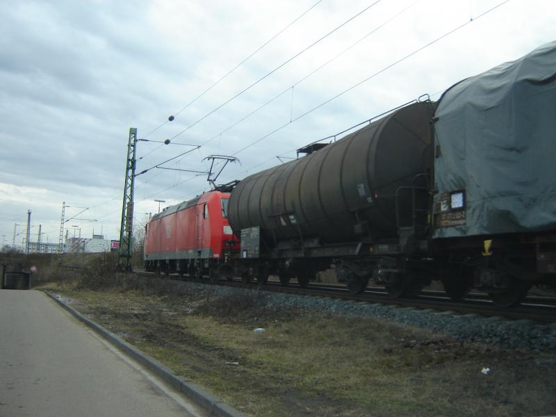 185 032-0 bei der Einfahrt am 19.02.2006 in die Einfahrgruppe K des Mannheimer Rangierbahnhofs