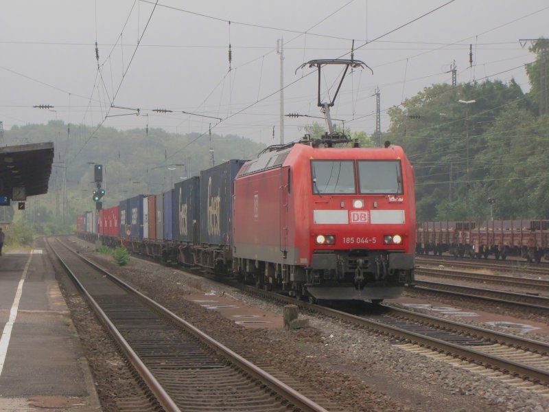 185 044 am 08.08.09 in Kln-West (beim wahrscheinlich kleinsten Bahnbilder-Treffen in Kln, was es jemals gab)