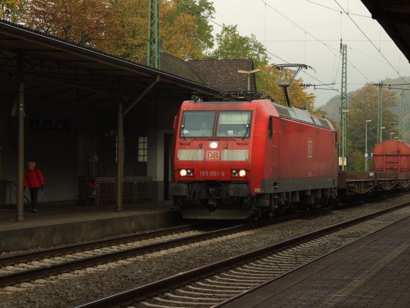 185 051-0 mit einem Gterzug in Linz.20.10.07
