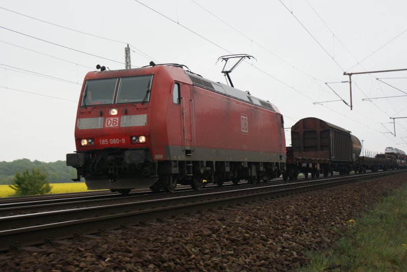 185 080-9 bei Dedensen/Gmmer fotografiert am 28.04.2009.
