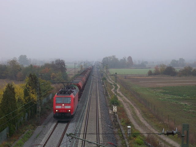 185 088 zieht ihren Gterzug durch die BK Basheide am 29.10.2009
