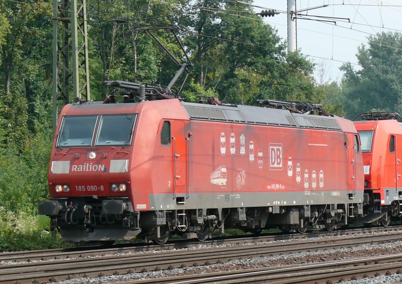 185 090-8 zog am 14/08/2009 einen Lokzug durch Kln-Gremberg. Eine Wsche wrde ihrem usserem bestimmt keinen Abbruch tun, im Gegenteil.