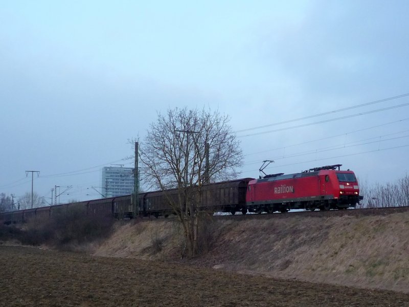 185 091-6 zieht den CS 49153 Kornwestheim - Bludenz(A) aus Singen(Htw) in Richtung Schaffhausen. 01.04.09
