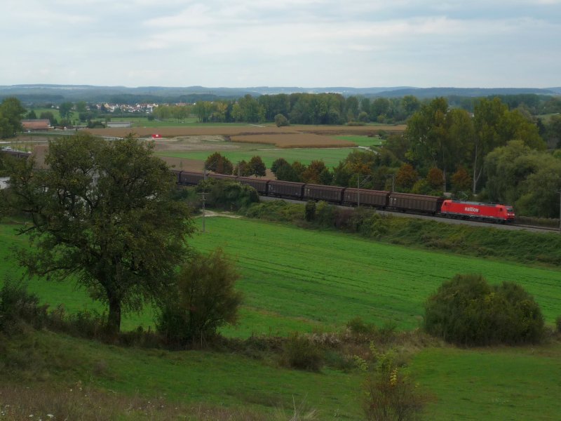 185 091-6 zieht eine RedBull Sonderleistung nach Bludenz kurz vor Singen(Htw). 02.10.09