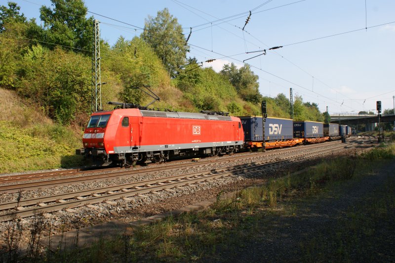 185 123-7 steht mit ihren Gz vor einen Roten Signal und muss einen anderen Gz Vorbeilassen am 19.09.2009