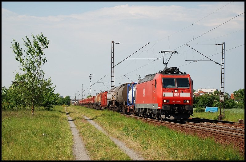 185 126 ist unterwegs in Richtung Kalrsruhe. Aufgenommen am 14.Mai 2008 bei Wiesental.