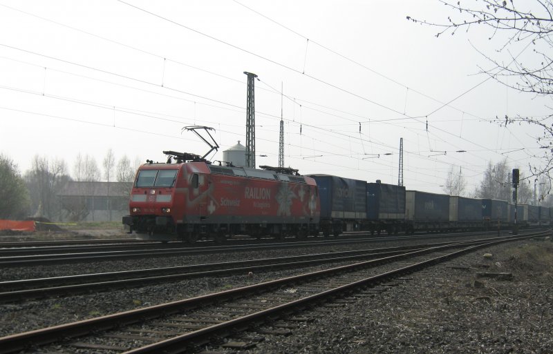 185 142-7 das  Edelweiss  unter den 185ern mit  norfolk  Container-Ganzzug in Richtung Norden durch Eschwege West. 04.04.2009.