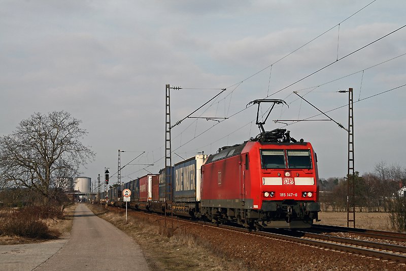 185 147 bef�rdert am 28. Februar 2009 den TEC 40011 von Taulov nach Gallarate und konnte n�rdlich von Wiesental fotografisch festgehalten werden.