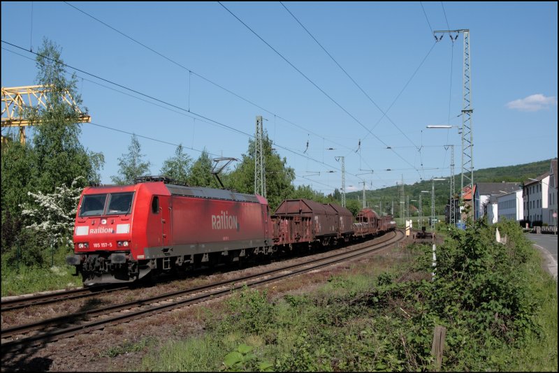 185 157 verlsst mit einem Gterzug am Abend des 10.05.2008 den Rangierbahnhof Hagen-Vorhalle Richtung Witten. 
