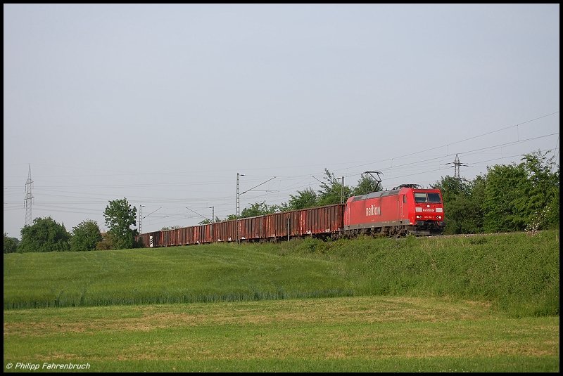 185 158 befrdert am Abend des 29.05.08 CS 60706 von Harburg(Schwaben) nach Heilbronn, aufgenommen bei Aalen-Hofen an der Remsbahn (KBS 786). Als Schublok war 140 652 eingeteilt.