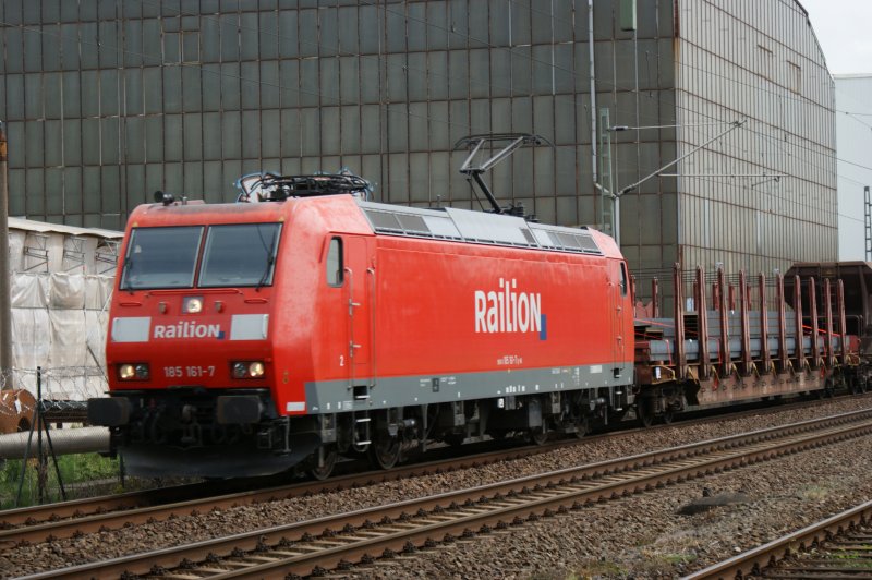 185 161-7 mit einen gem. Gz aus Bitterfeld kommend in Dessau am 19.06.2009