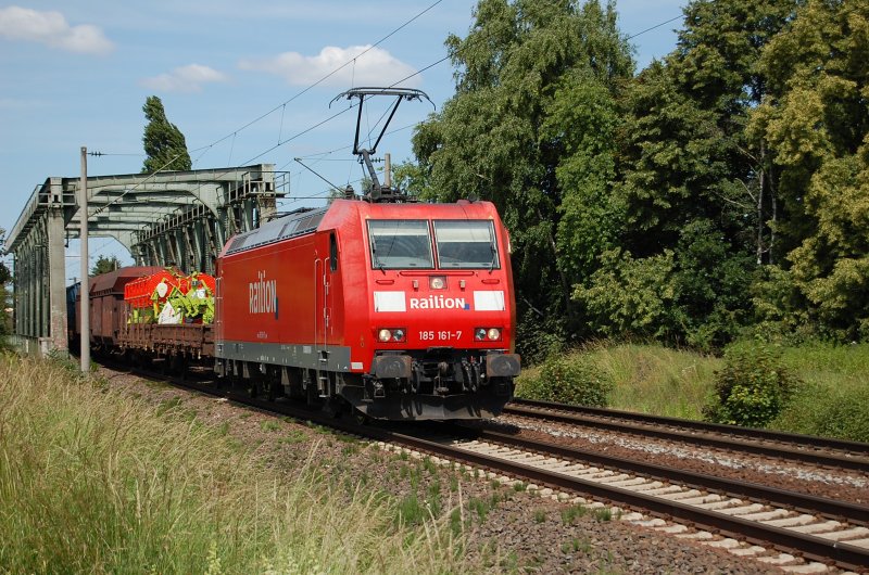 185 161-7 Railion am 23.06.2009 nach berquerung des Mittellandkanals bei Peine