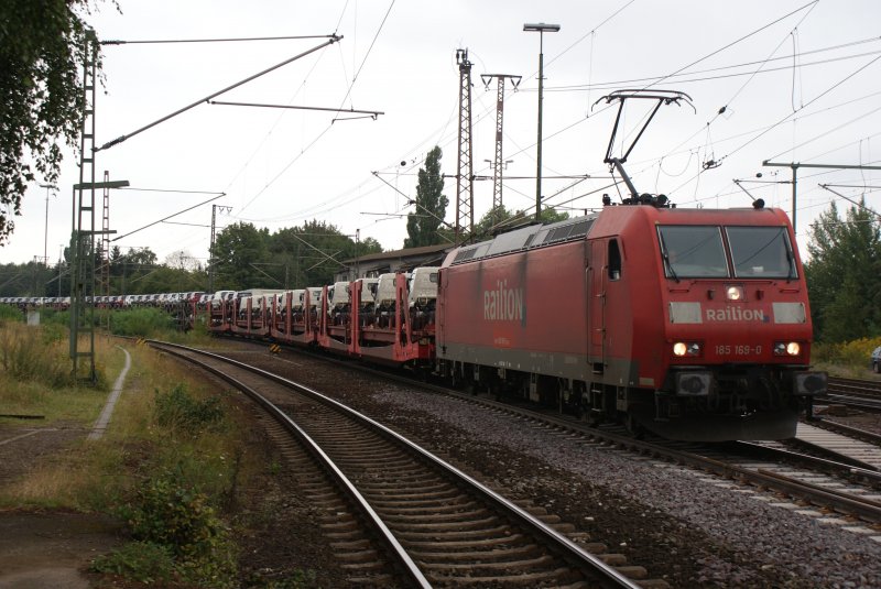 185 169-0 mit einem Autotransportzug,fuhr am 21.08.2009 durch Lehrte auf Gleis 12.