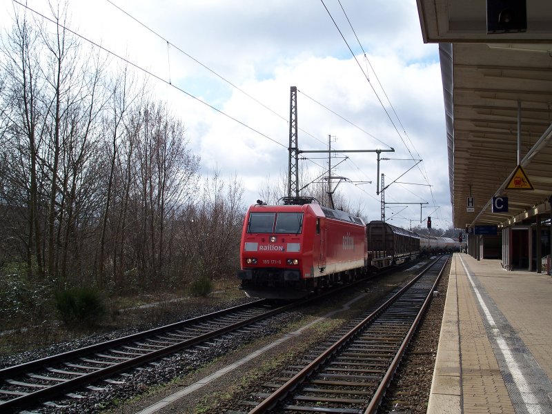 185 171 durchfhrt Braunschweig Hbf in Richtung Osten (18.3.2008)