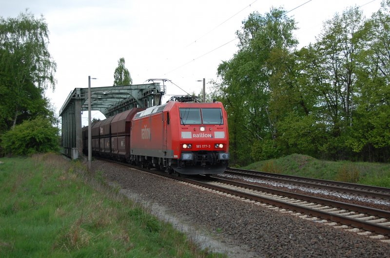 185 177-3 Railion bei berquerung des Mittellandkanals bei Peine am 22.04.2009