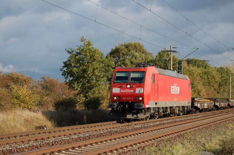 185 179-9 Railion am Nachmittag des 12.10.2009 kurz vor �berquerung des Mittellandkanals bei Peine