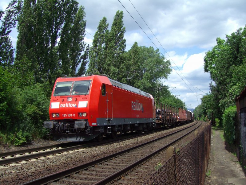 185 188 unterwegs in Richtung Frankfurt(Main) / Mainz-Bischofsheim. (Aufnahmeort: Mainz-Kastel, Juli 2008)
