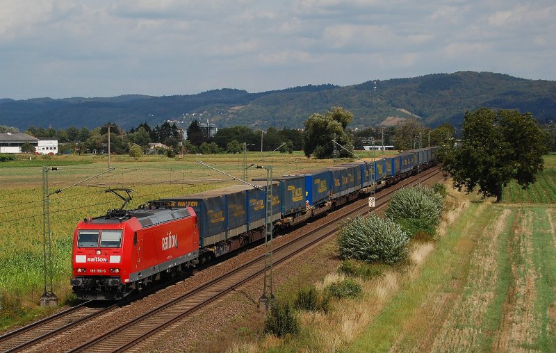 185 190-6 mit  LKW-Walter-Zug , fhrt in Grosachsen-Heddesheim Richtung Mannheim Friedrichsfeld. 02.09.2009