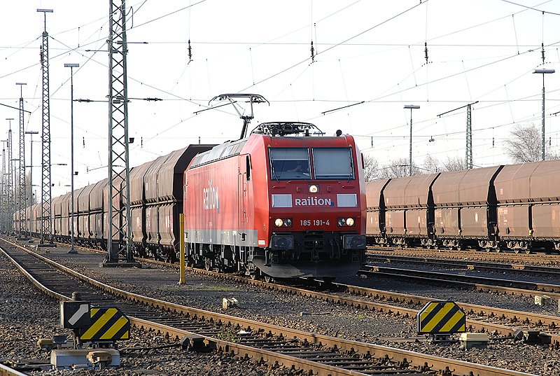 185 191 hat in Moers einen Kohlenzug bernommen. 01.04.2007