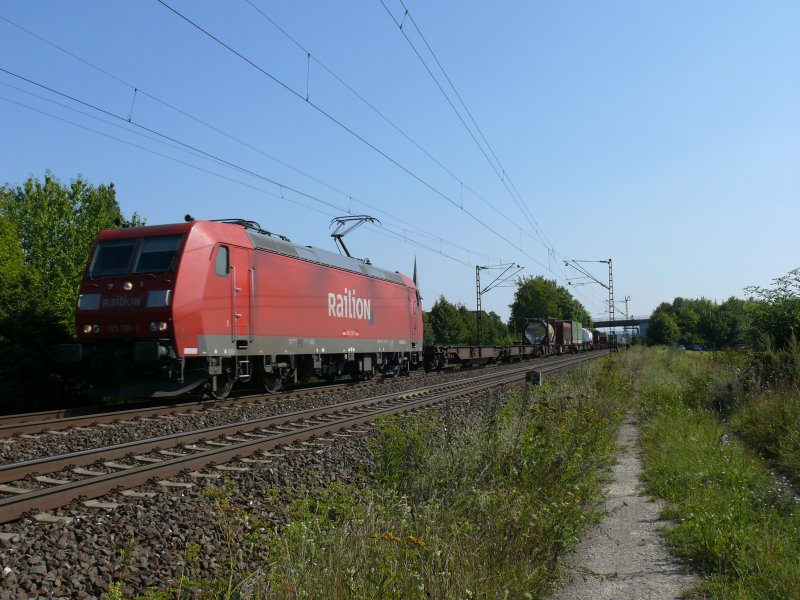 185 196-3 mit Containerzug bei Thngersheim, 19.08.2009