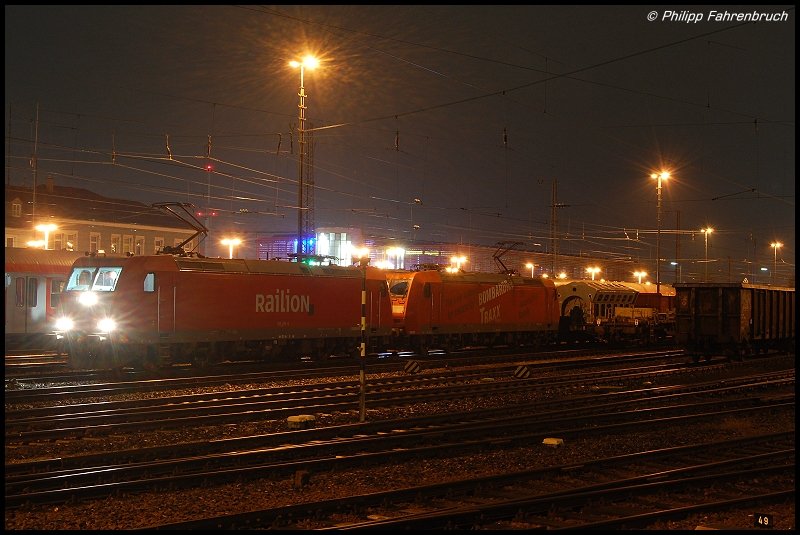 185 198-9 & 185 002-3 bespannen am Abend des 30.10.07 den FZT 56080 nach Stuttgart-Hafen, beim warten auf die Abfahrt aus Aalen aufgenommen.