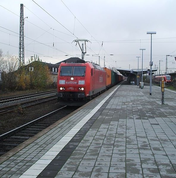 185 200 mit Containern am 15.11.2007 durch Gttingen