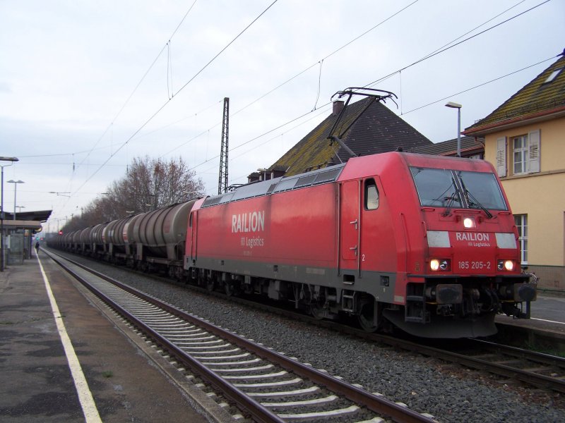 185 205 bei einem kurzen zwischen Stopp am 16.12.06 in Mannheim Friedrichsfeld.