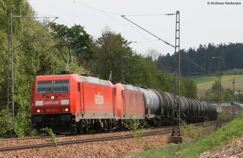 185 210-2 und 015-5 mit dem CS 49546 (Singen-Karlsruhe) am km 70,0 15.5.08
