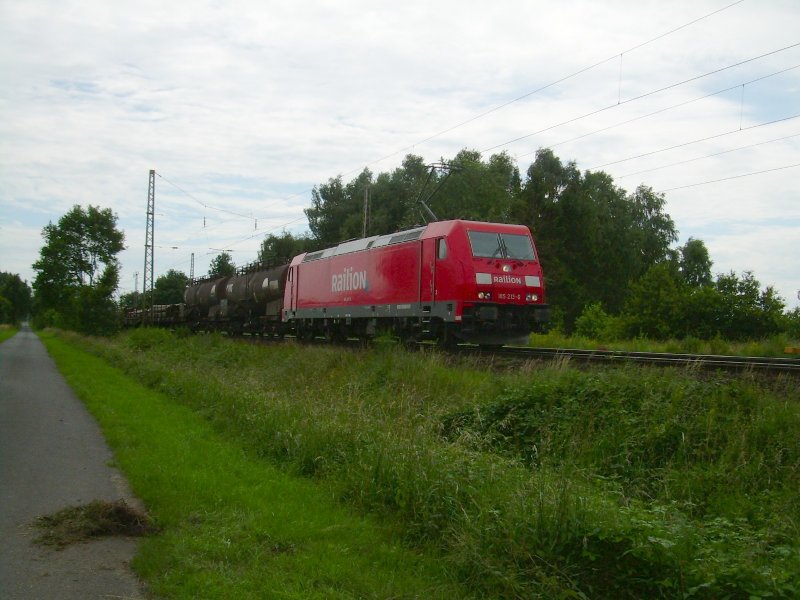 185 213 mit Gem Gterzug kurz vor Drverden am 1.7.2007 in Richtung Bremen