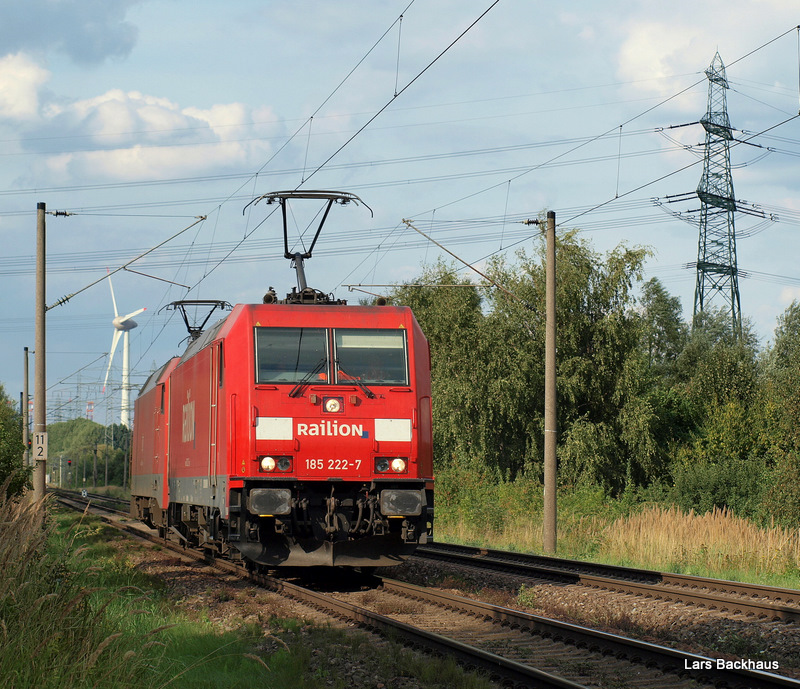 185 222-7 und 152 xxx-x sind am 26.08.09 als Tfzf aus dem Rbf Alte-S�derelbe in Hamburg-Moorburg Richtung Maschen unterwegs, wo sie auf neue Aufgaben warten werden.