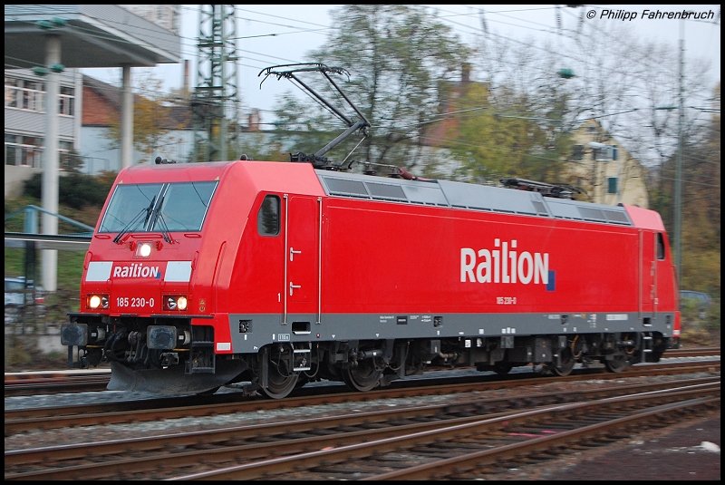 185 230-0 setzt am Abend des 26.10.07 im Aalene Bahnhof um, damit sie spter den FZT 56080 von Aalen nach Stuttgart-Hafen bringen kann.