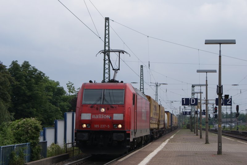 185 237-5 mit Containerzug in Bensheim in RIl Darmstadt am 17.07.2008