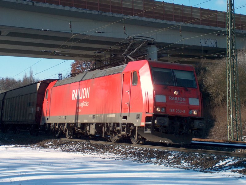 185 250-8 mit einem Gz bei Fulda Richtung Bebra am 14.02.2009