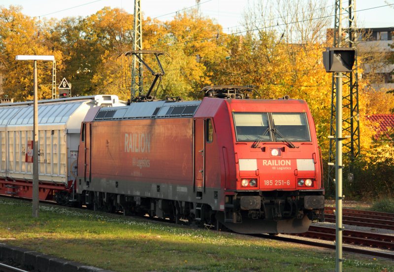 185 251-6 DB Schenker Rail in Hochstadt/ Marktzeuln am 19.10.2012.