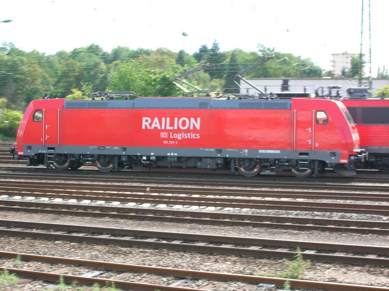 185 253-2 von Railion Logistics am 19.8.206 in Koblenz.