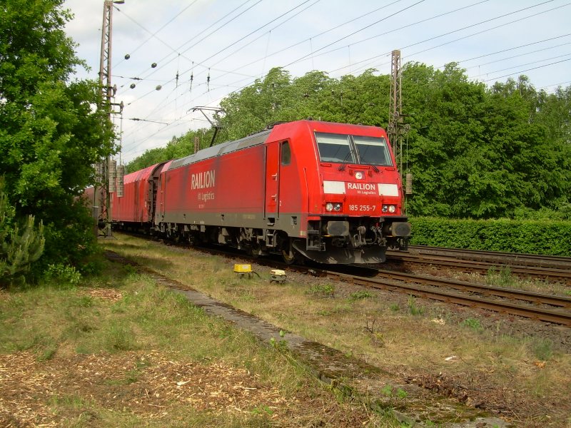 185 255 am 10.5.2007 mit Gterzug In Eystrup Richtung Hannover