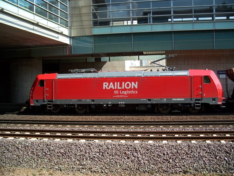 185 257 durchfhrt Hannover Messe mit einem GZ (23.8.2007)