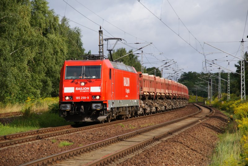 185 259 kurz vor der Durchfahrt des Bhf. Blankenfelde bei Berlin