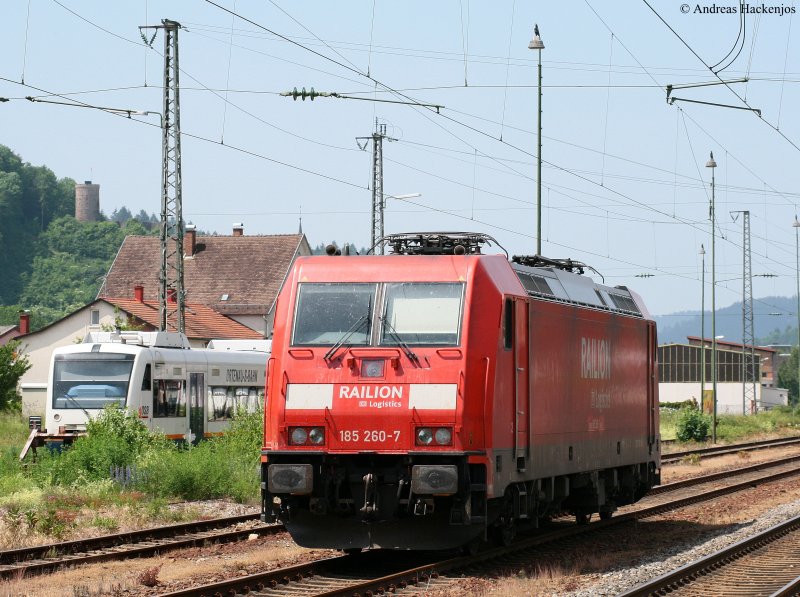 185 260-7 steht defekt in Hausach, bei ihr sprang dauernd der Hauptschalter heraus. Als sie einem Milit�rzug in Immendingen abholen sollte 24.5.09