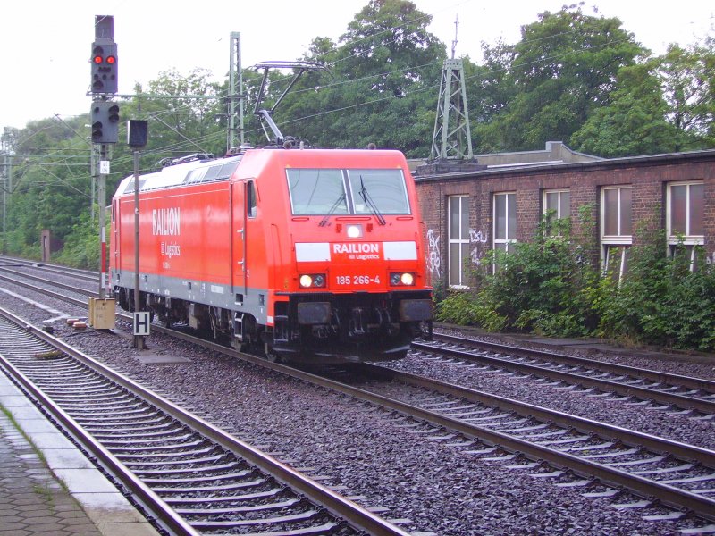 185 266-4 als Lz durch Hamburg-Harburg. 22.08.07