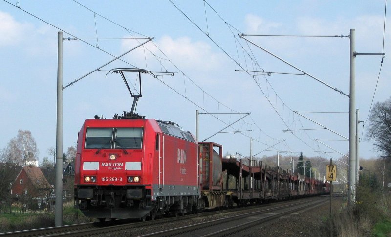 185 269-8 bringt am 8.04.09 den FZT 53601 Lbeck - Skandinavienkai  (ALSK) - Maschen Rbf (AM) kurz hinter Reinfeld (Holst.) Richtung Hamburg.