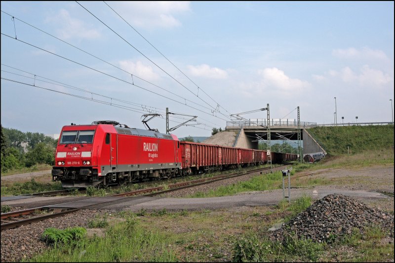 185 270 bringt einen Ganzzug Richtung Witten. (16.05.2008)

