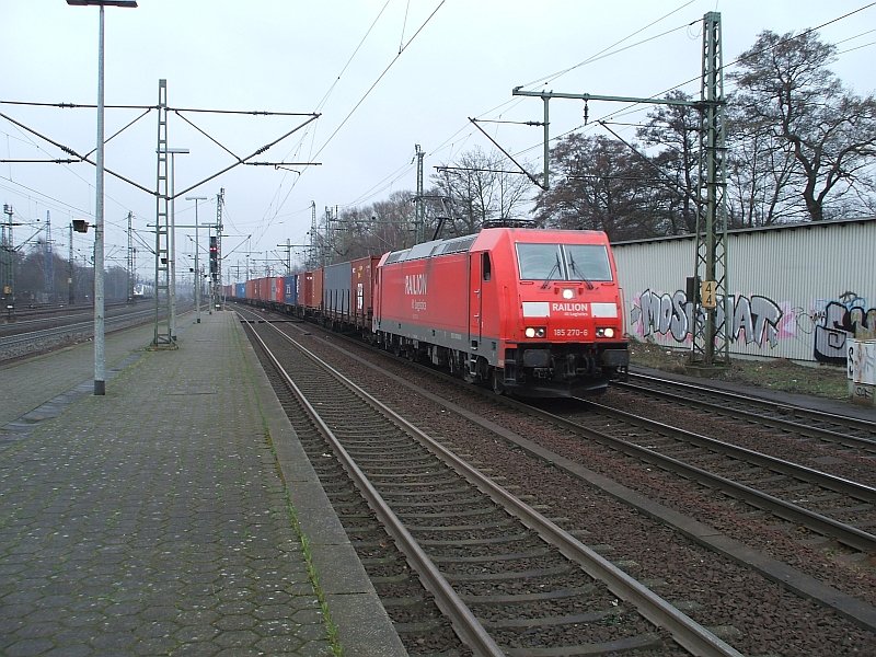 185 270 mit Conatinerzug am 26.02.2008 durch HH-Harburg